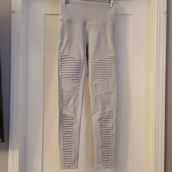 ALO Yoga White Leggings - Picture 2 of 6